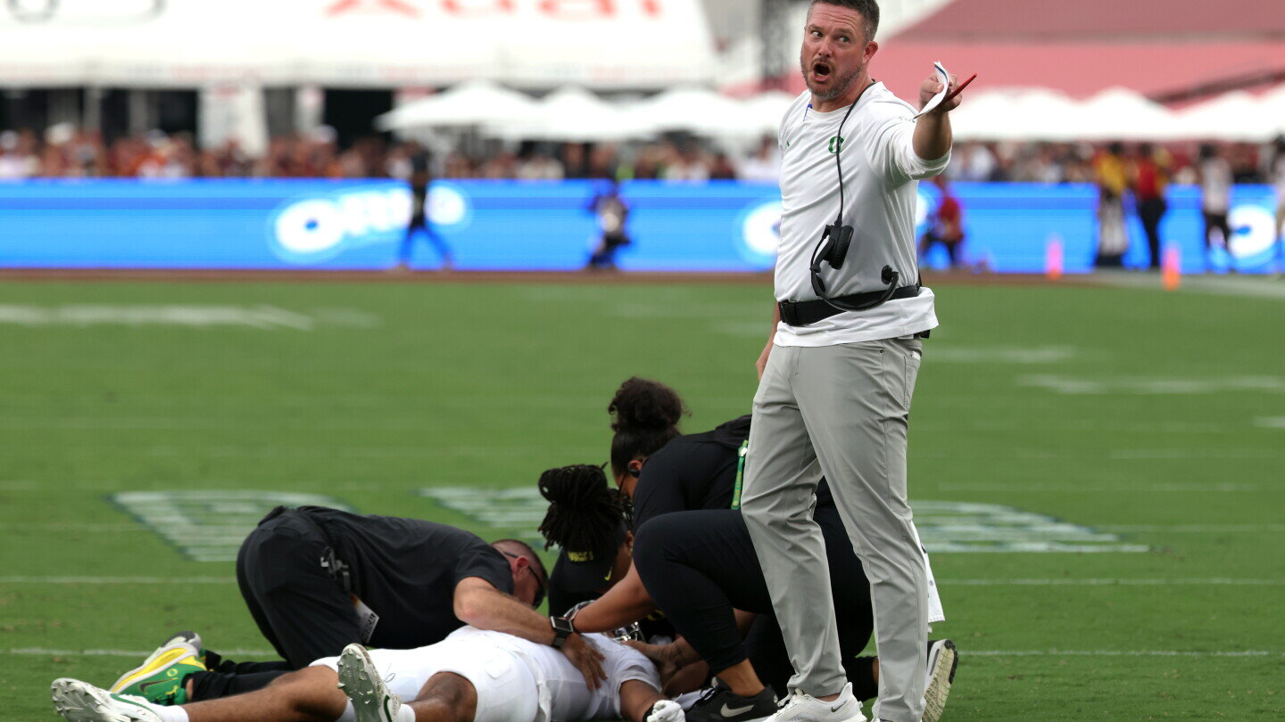 Oregon coach Dan Lanning blasts "disgusting play" by USC that injured Dante Moore - nbcsports.com