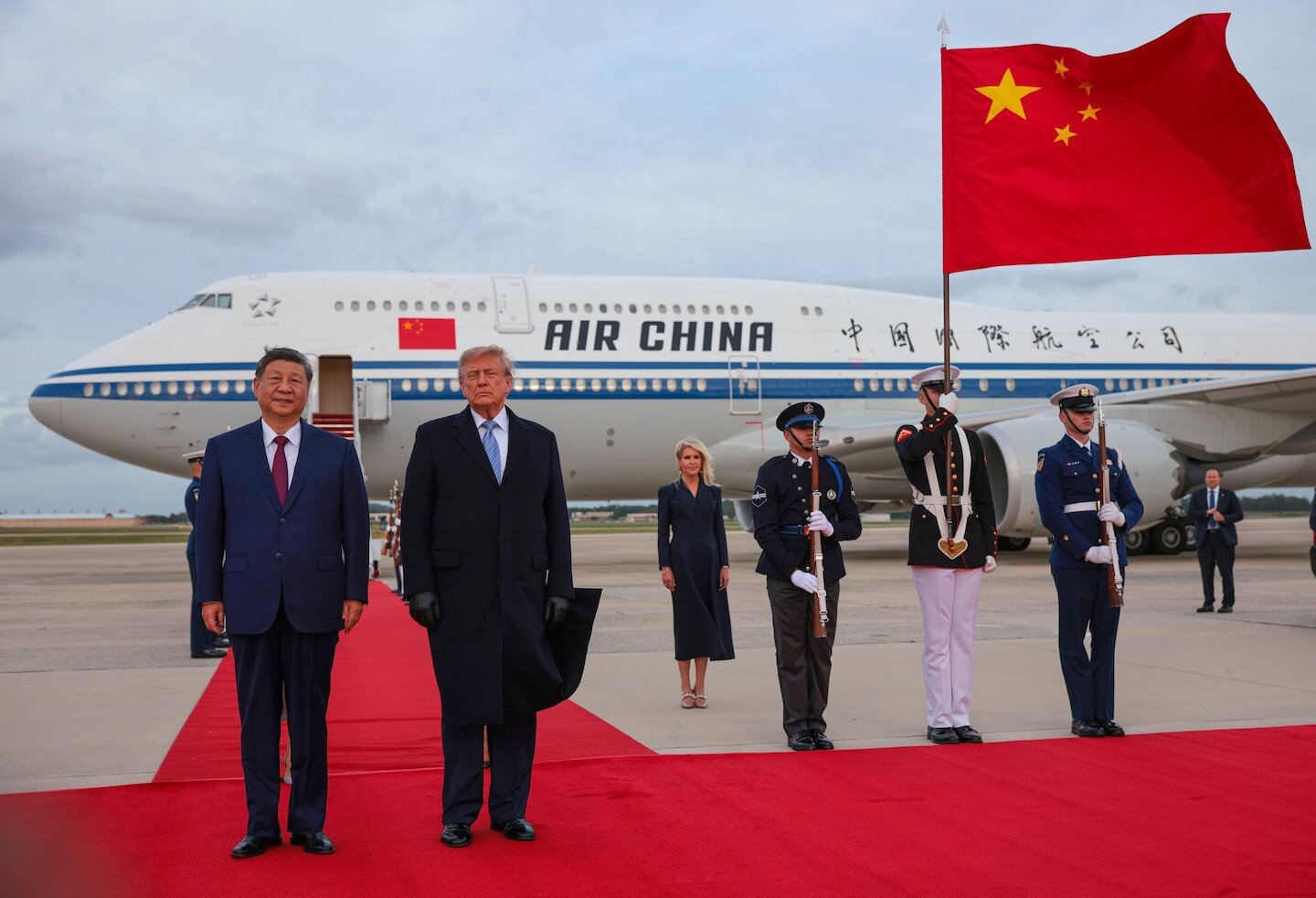 Trump gives Xi Jinping rare airport welcome as summit visit begins - washingtonpost.com