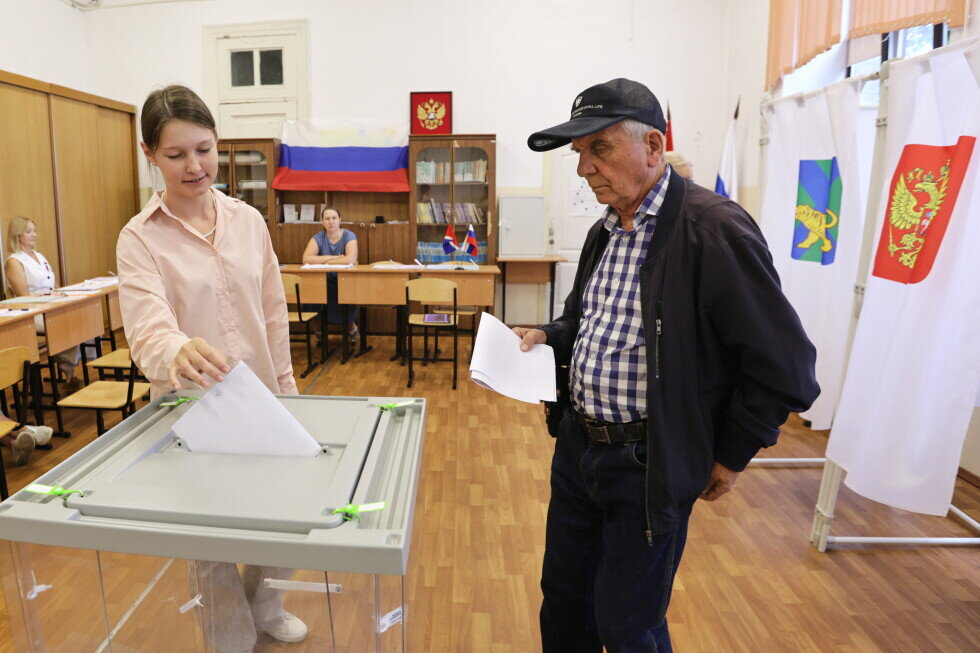 Russians begin 3 days of voting in a parliamentary election set to cement the Kremlin's power - AP News