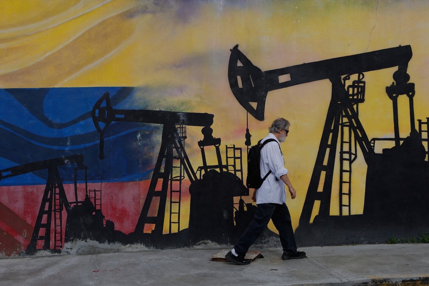 Trump said his deal with Venezuela would lower gas prices. Will it? - The Washington Post