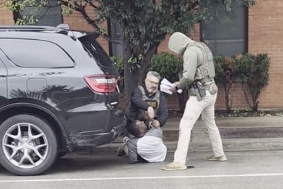 US citizen injured in Illinois after ICE agents mistook him for fugitive and tried to arrest him - AP News
