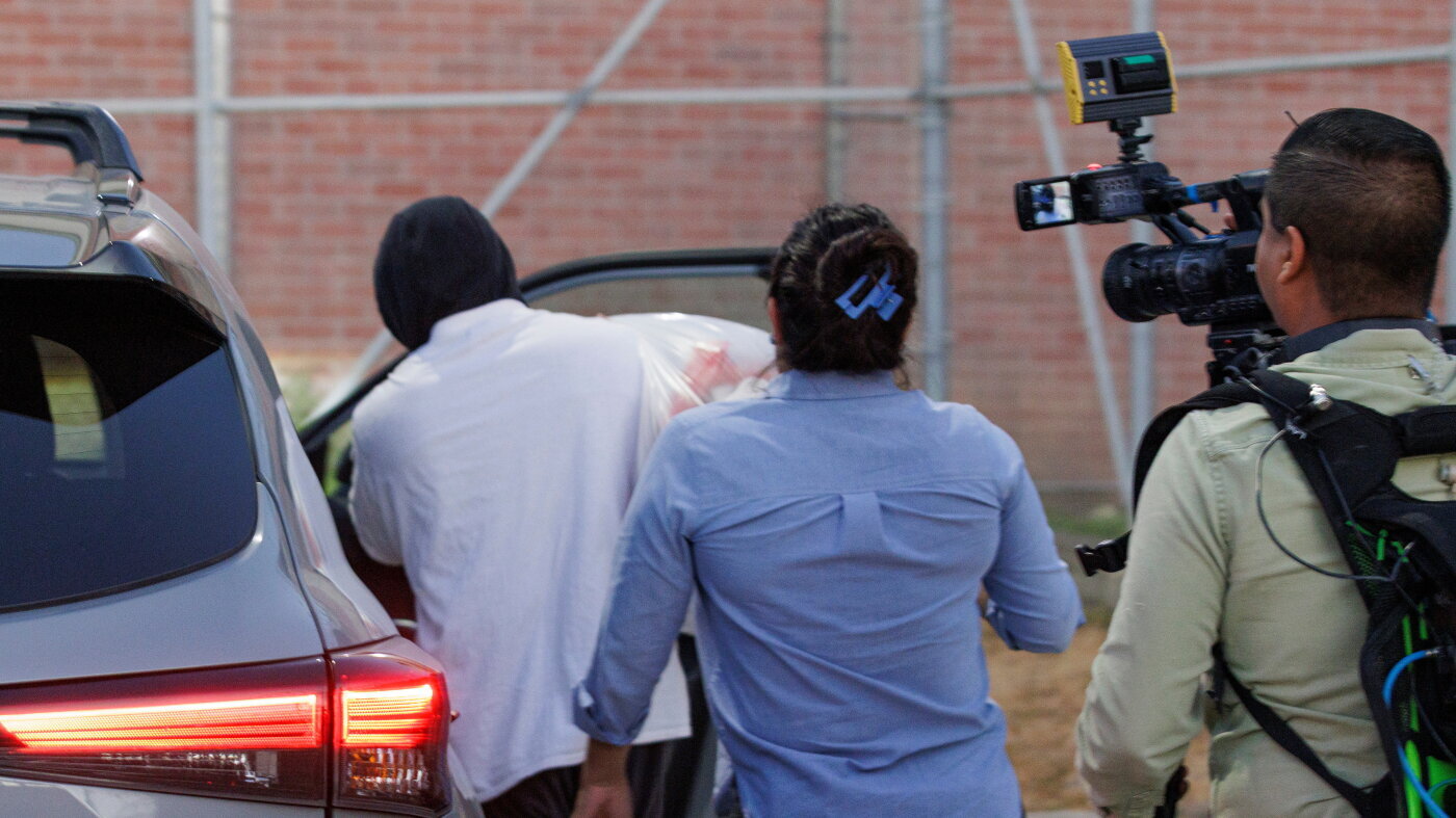ICE officer faces federal charges for lying over shooting of Venezuelan immigrant - NPR