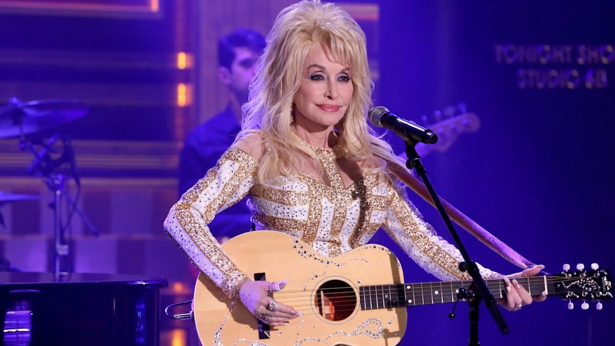 Dolly Parton's sister defends iconic singer's nephew over restraining order: 'We all love Bryan.' - Yahoo