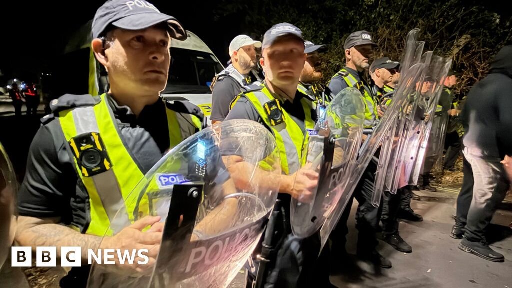 Police seek to identify protesters behind Portsmouth anti-migrant disorder - BBC