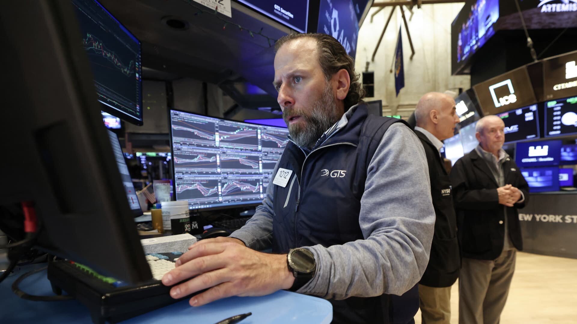 S&P 500 futures fall ahead of more U.S. economic data; South Korea's Kospi plunges 7%: Live updates - CNBC