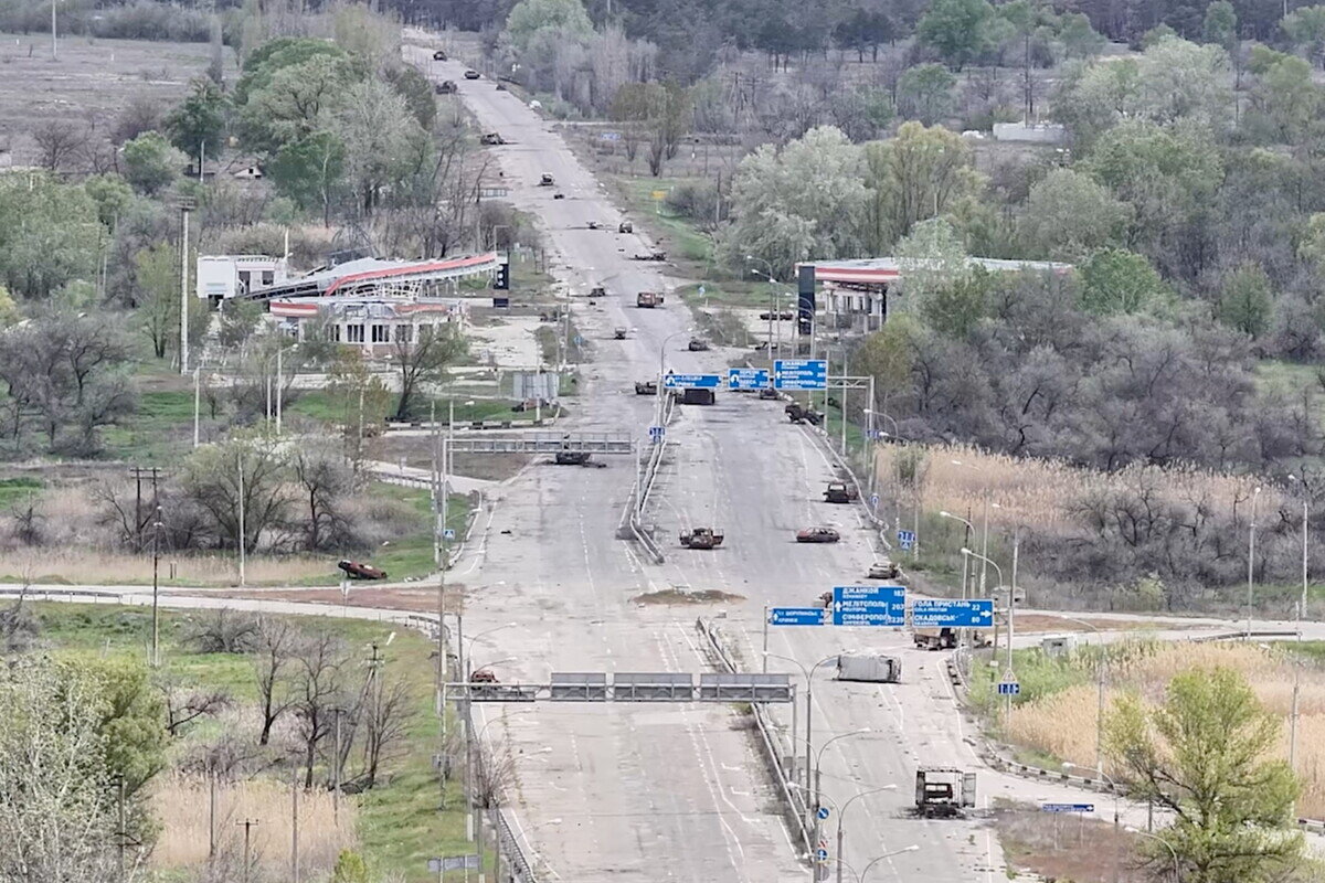 Desperate civilians risk their lives along mined roads to escape from a Russian-held city - AP News