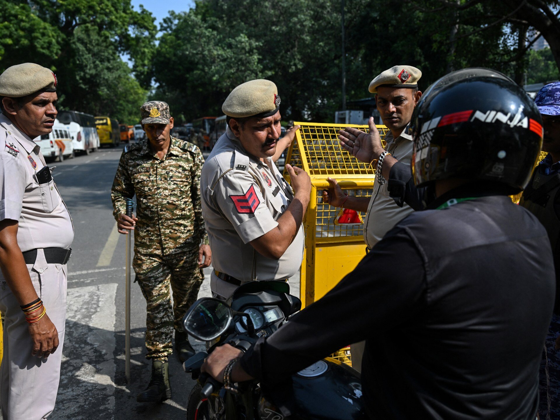 Police detain leaders of India’s ‘cockroach’ movement at New Delhi protest - Al Jazeera