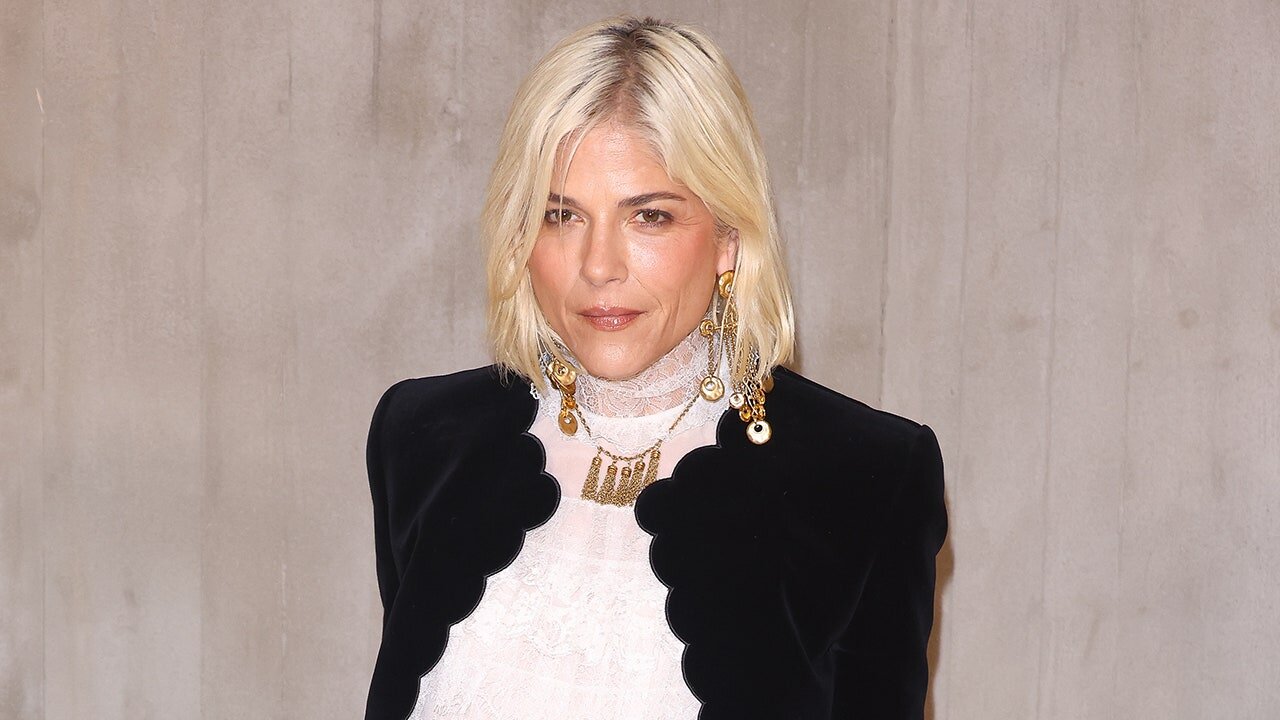 Selma Blair arrested after in-flight incident - Fox News