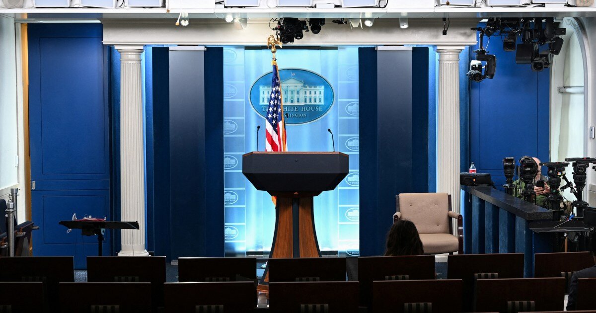 Justice Department investigating major TV networks over suspending pool coverage of Trump - NBC News