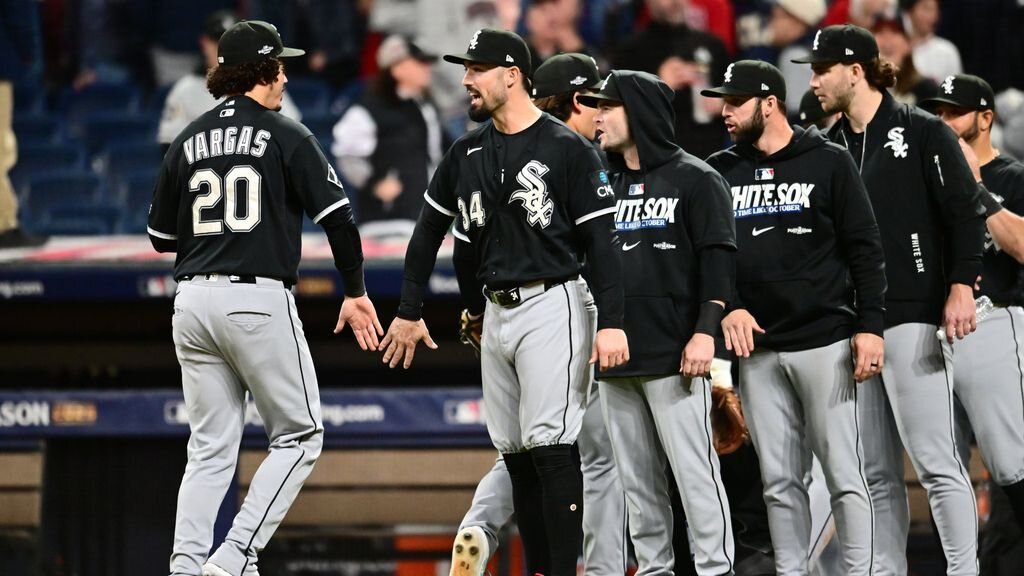 White Sox beat Guardians in Game 2, move within 1 win of ALCS - ESPN
