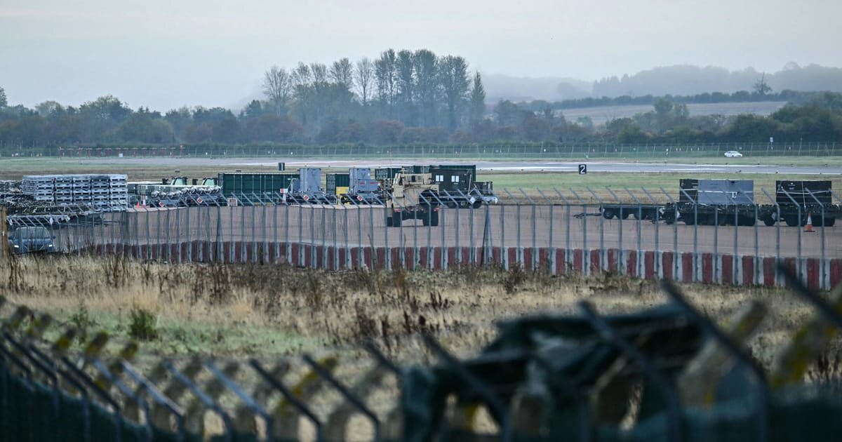 British-Iranian man arrested in RAF Fairford investigation - politico.eu