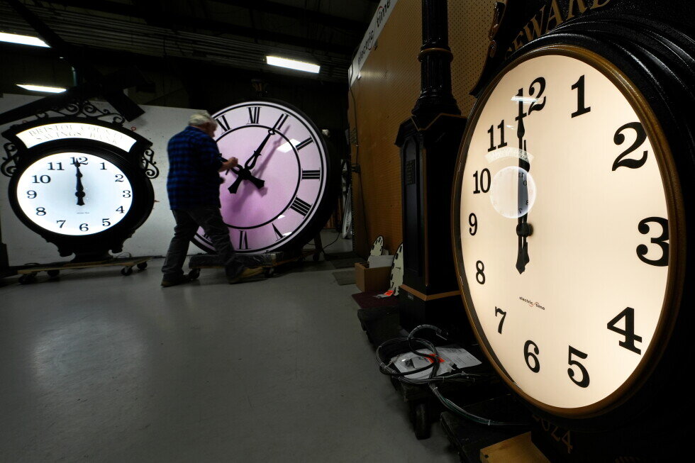 Trump urges calls to Arkansas Sen. Tom Cotton in push for permanent daylight saving time - AP News