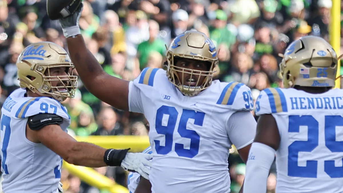 No. 21 UCLA pulls off upset over No. 13 Oregon after forcing 6 turnovers - Yahoo Sports