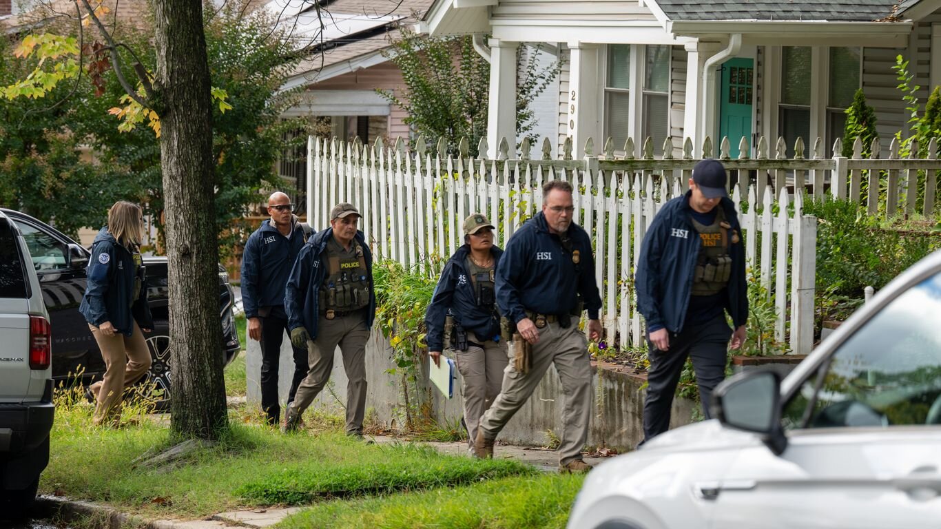 Democrats fear "more October surprises" after "bullshit" raid on Ilhan Omar's home - Axios