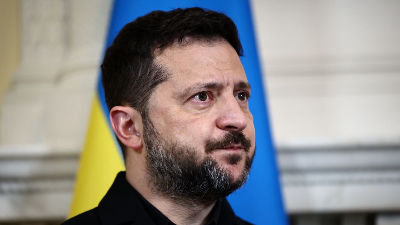 Ukraine hits Russian refinery as Starlink satellite services are restored - Axios