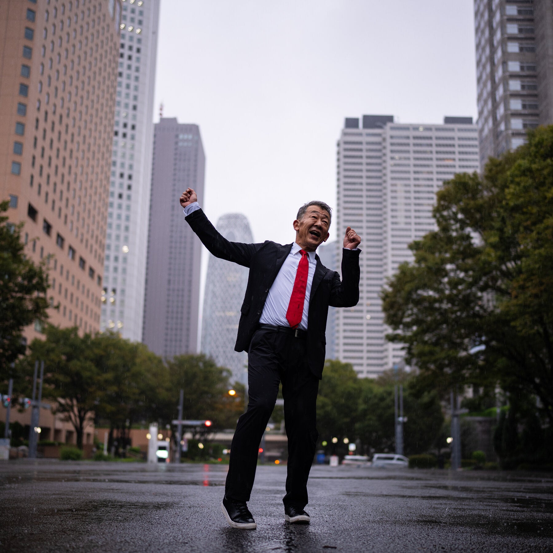 Dancing Salaryman Pokes Fun at Japan’s Buttoned-Down Culture