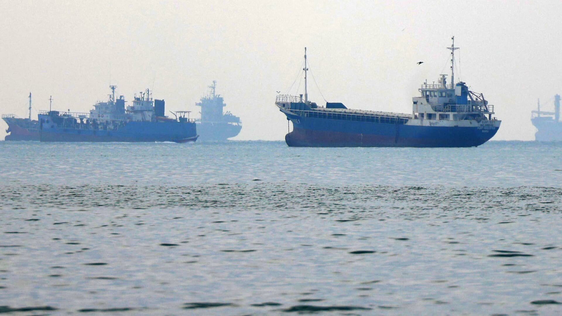 Container ship sinks in Strait of Hormuz as Iran steps up attacks - CNBC