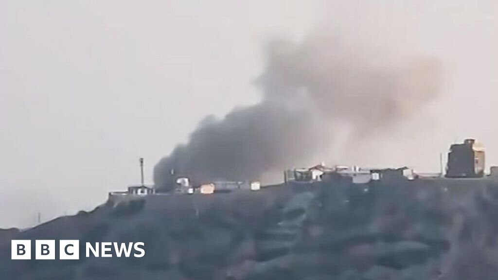 Houthi missile attack on Yemeni presidential palace kills two, minister says - BBC