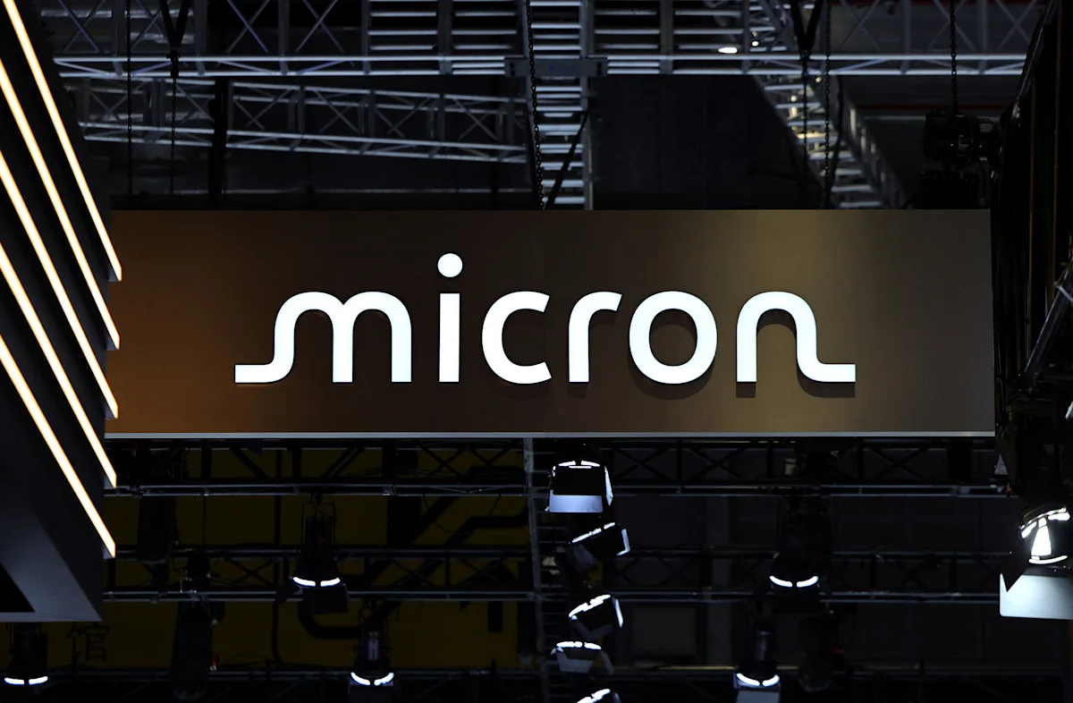 Micron tops Q4 estimates on top and bottom lines, offers strong Q1 outlook - Yahoo Finance