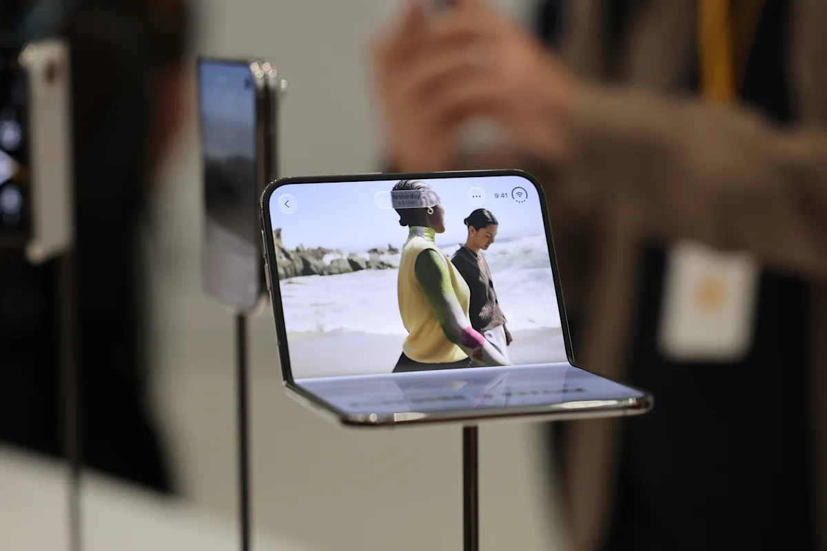 Apple iPhone Duo preorders sell out, deliveries extend to late January - Yahoo Finance
