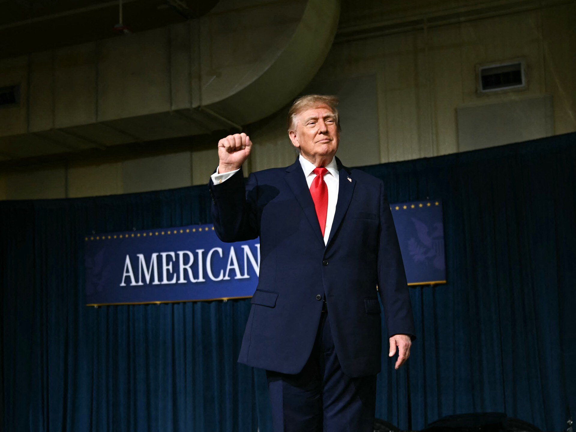 Trump launches midterms campaign blitz amid record low approval ratings - Al Jazeera
