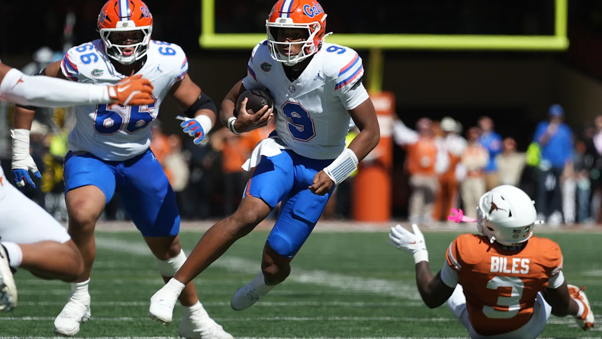 Arch Manning struggles, Colin Simmons injured as Florida scores 24 straight to upset No. 7 Texas - Yahoo Sports