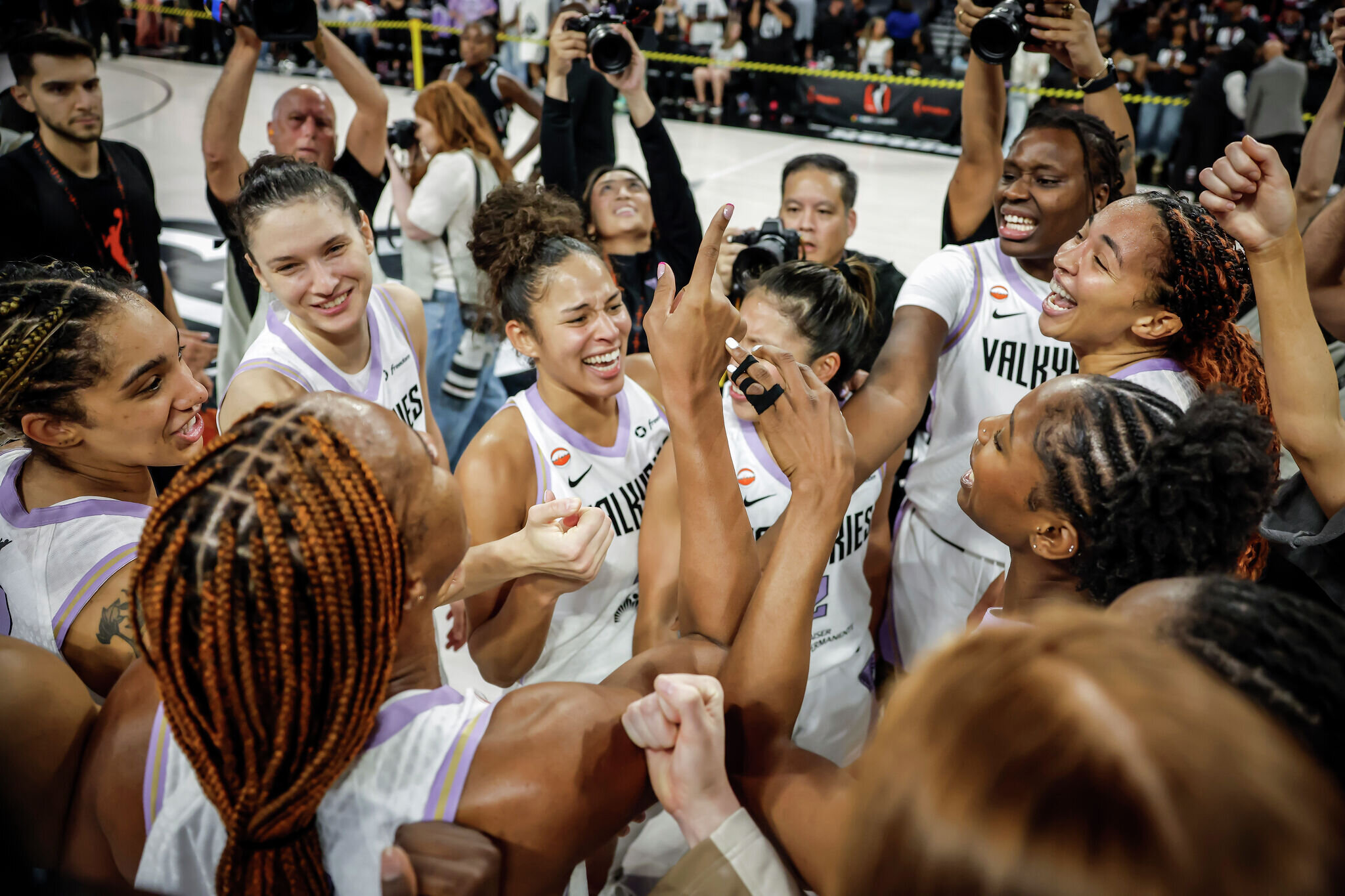 Valkyries deal out Aces, complete sweep in Las Vegas to advance to WNBA Finals - San Francisco Chronicle