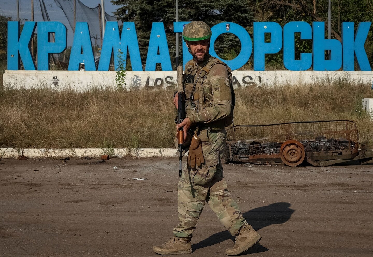 At least 30 dead in Russian bus strike as Moscow closes in on Ukraine’s ‘fortress belt’ - The Washington Post