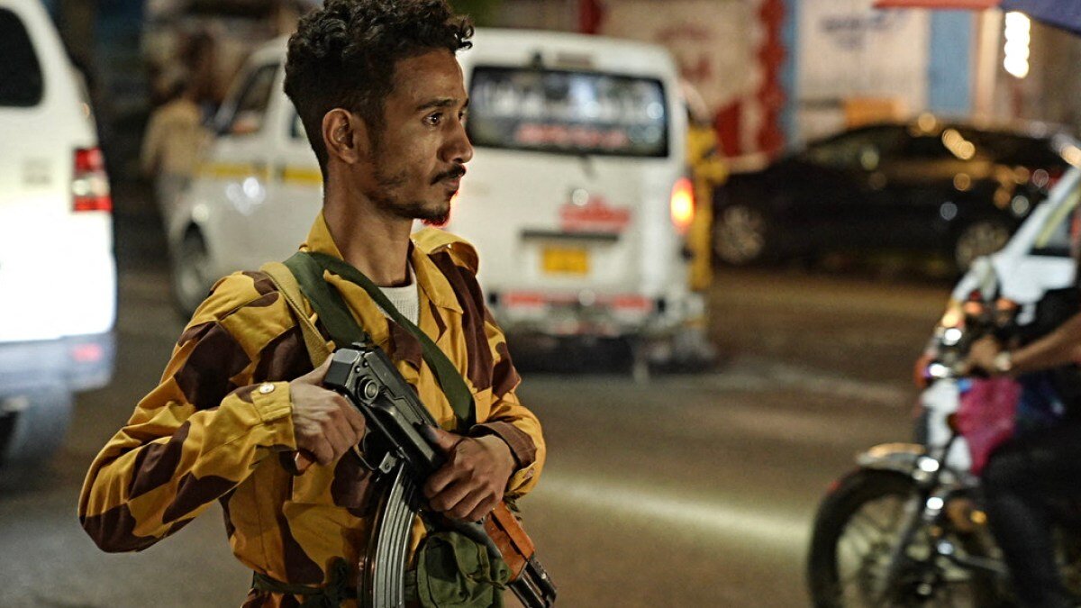 Yemen’s army says targets Houthis in hundreds of strikes, killing 700 - Al Jazeera