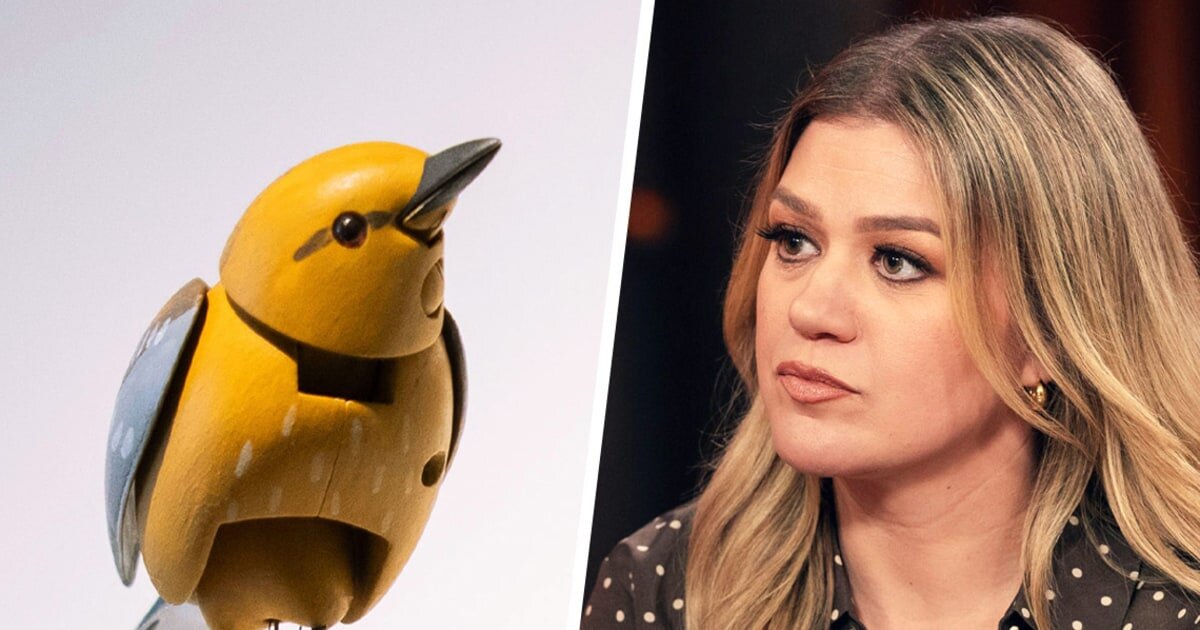 Brooklyn store in Kelly Clarkson feud says Molly the mechanical bird is now on sale for $15 million - NBC News